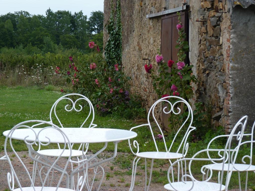 Chambres D'Hotes Le Chateau Rouge Saint-Germain-sur-Moine Экстерьер фото